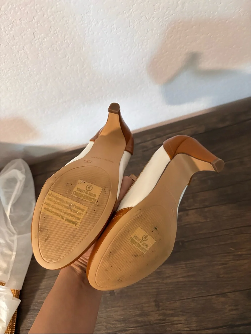 Shoes size 9 - Picture 4 of 5
